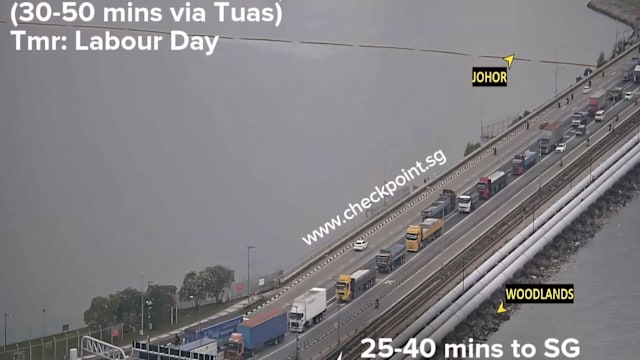 兀兰关卡出境交通堵塞 通关时间约一个多小时