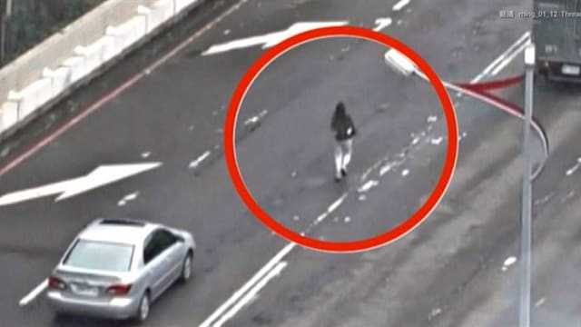 搞错搭飞机航厦  港女桃园机场车道中央狂奔险象环生