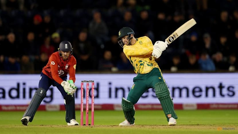 South Africa beat England by 14 runs in five-over contest