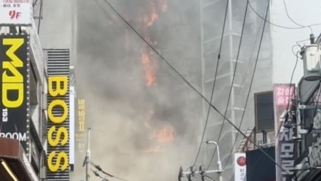 韩国仁川乐天电影院大火 浓烟狂窜视频曝光
