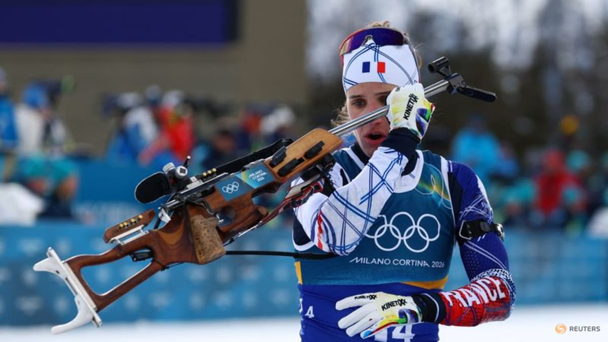 Biathlon-Simon shows nerves of steel as France sweep to mixed relay gold