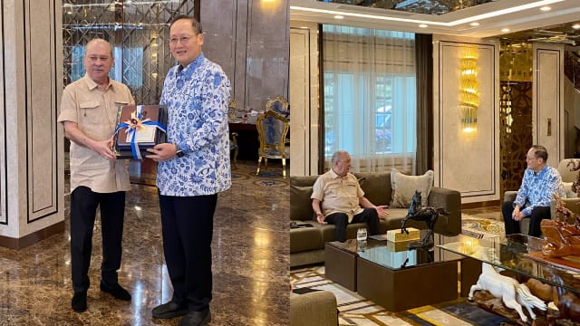 陈诗龙赴新山会柔苏丹 对双边课题进行非正式会谈