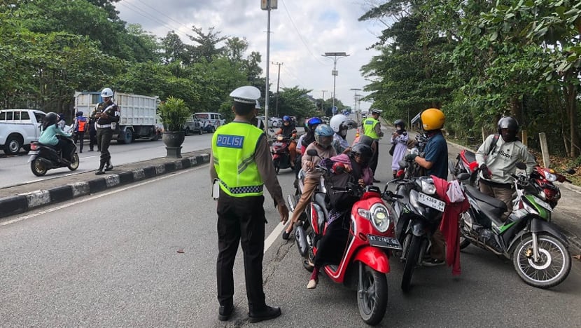 Boleh tidak polisi periksa SIM STNK Anda di jalan kampung, gang, dan tikungan?