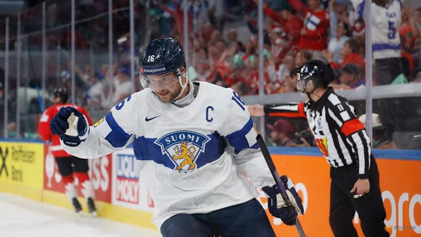 Ice Hockey-Feisty Finland beat Canada to make world championship final