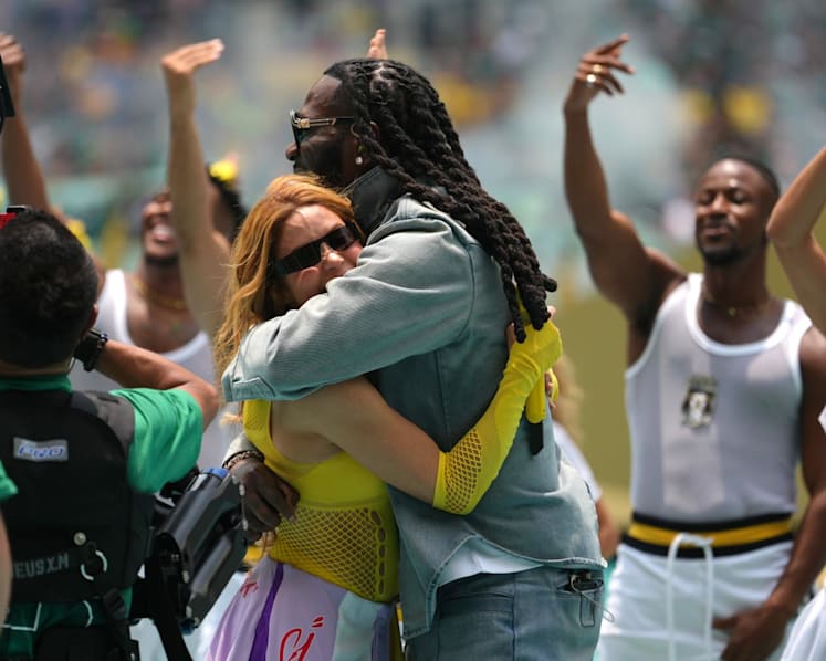Madonna, Shakira, Bieber and The Muppets light up World Cup half-time show