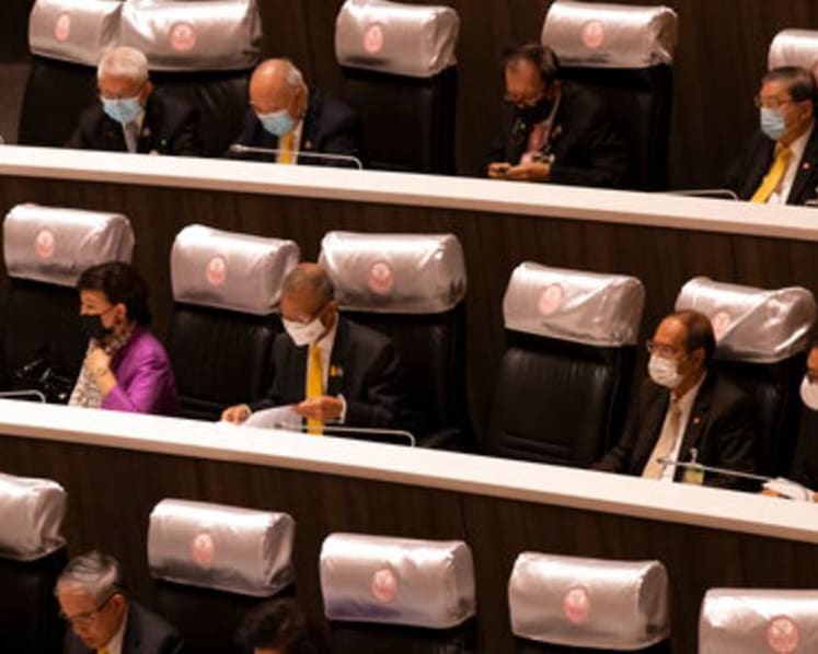 Thai lawmakers debate demands for constitutional changes 