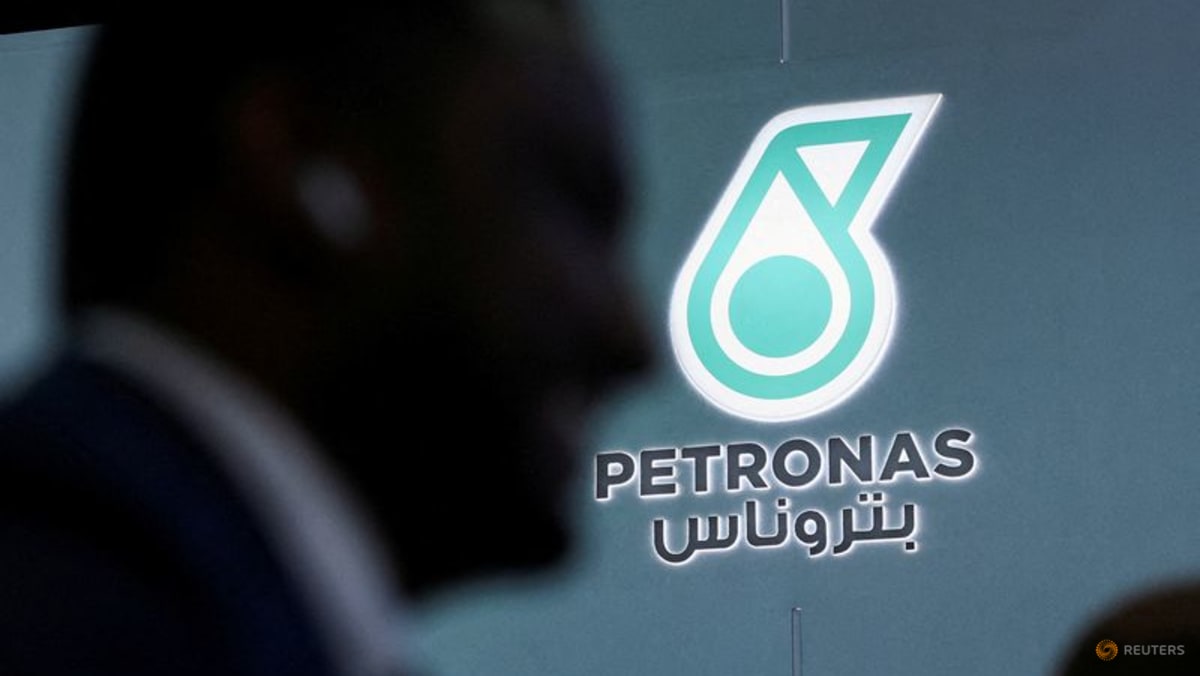 Malaysia's Petronas set to sign LNG supply deal with QatarEnergy, sources say
