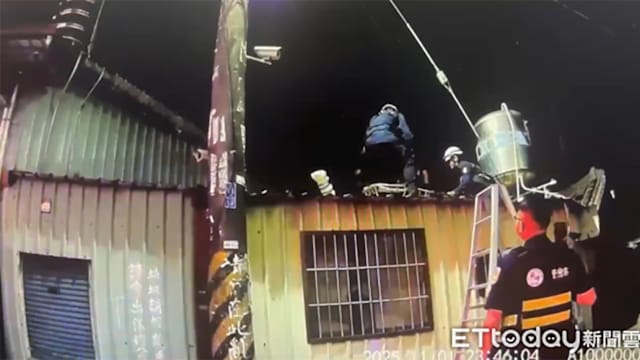 吃饭时离席上厕所却离奇失踪 台湾男子被发现醉躺屋顶