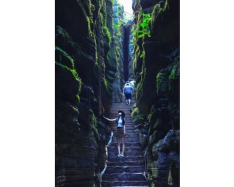 Enshi Suobuya Stone Forest in China Launches Rich Cultural Experiences to Welcome Southeast Asian Tourists