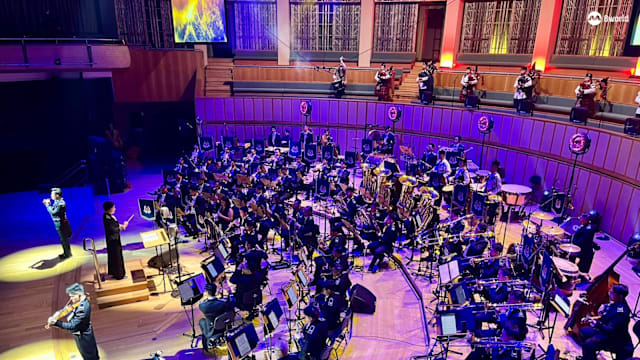 新加坡警察部队乐队百年庆典 千名观众共赏警民同台交响