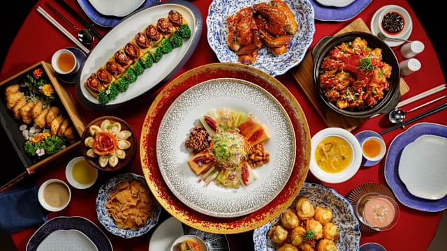 黑珍珠“幸福满堂”年宴菜单开箱：七彩发财鱼生、蟹黄海味羹，细品顶奢年味