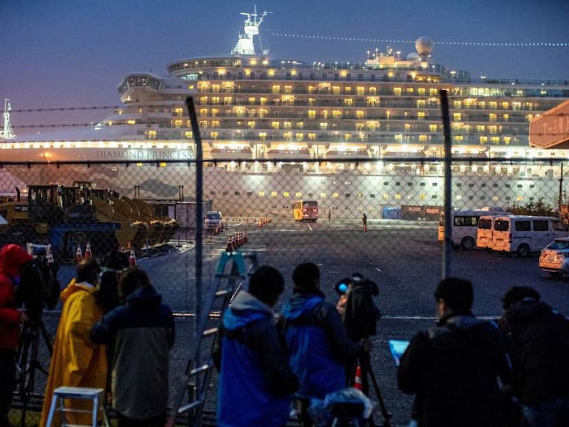 How do cruise ships deal with viral outbreaks and health crises?