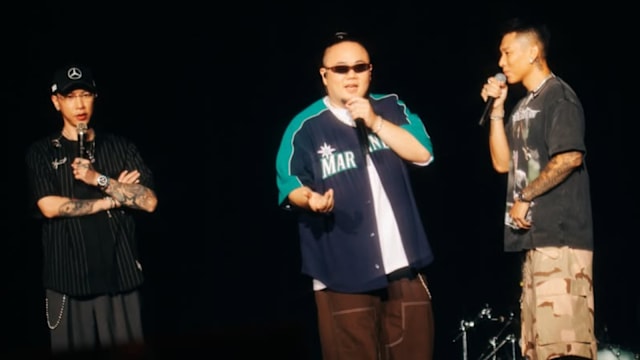 顽童MJ116新加坡首唱，遇歌迷离婚笑回“恭喜”