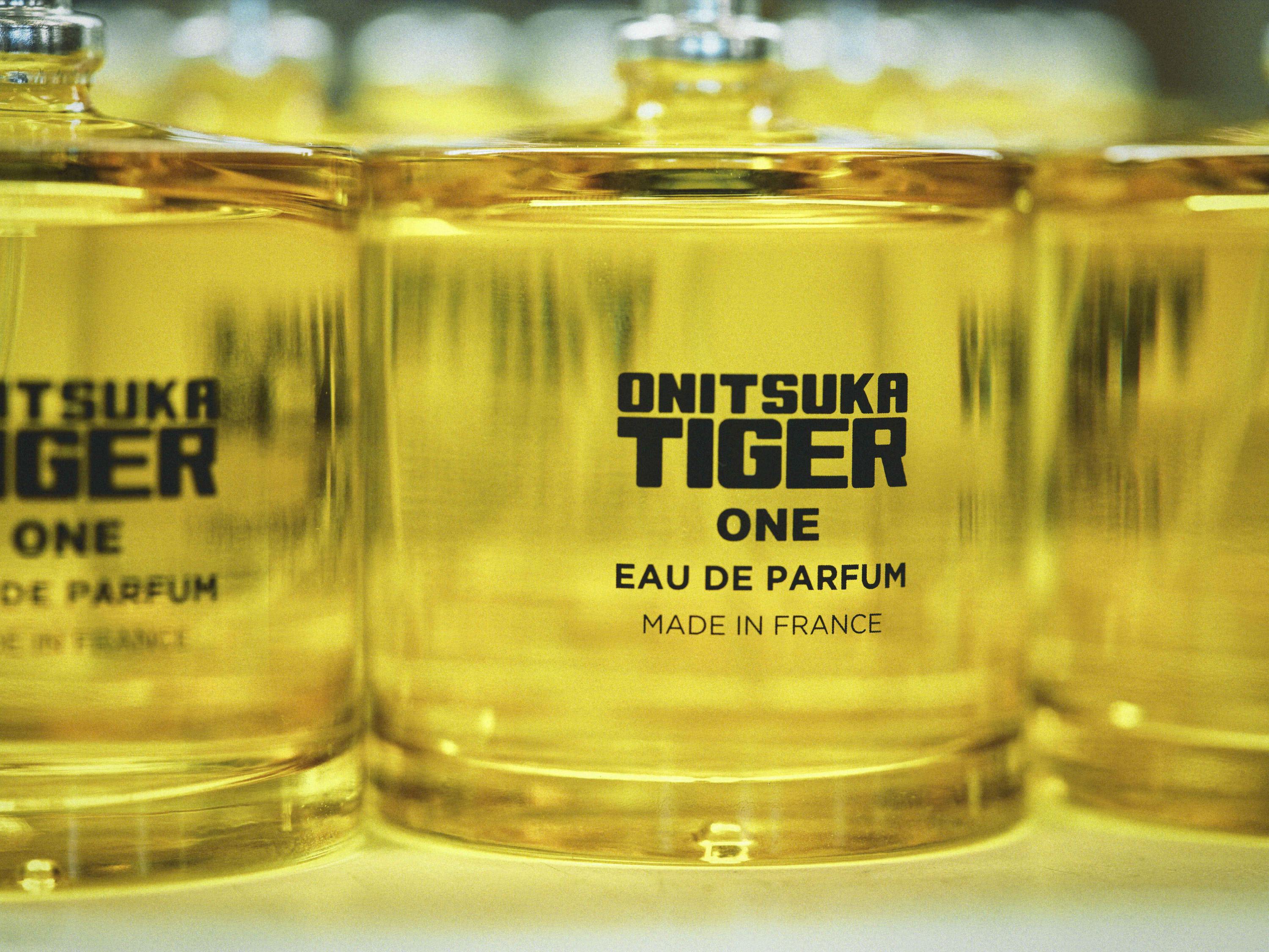 Onitsuka Tiger不只卖鞋！首推4款限量香水，把极简美学穿在身上- vibes