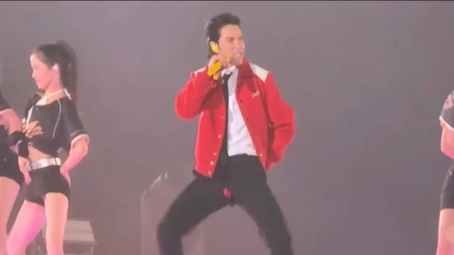 萧敬腾台上演唱裤子大破洞,红内裤被看光!爱妻大方晒出“破裤照” 萧敬腾台上演唱裤子大破洞,红内裤被看光!爱妻大方晒出“破裤照”