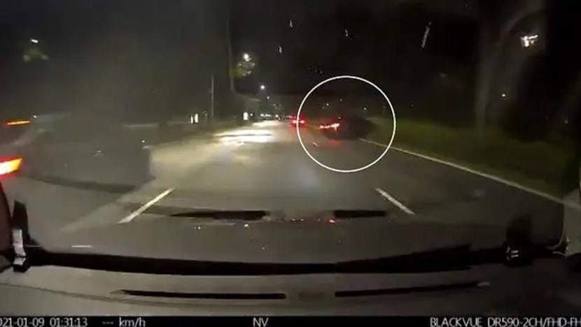 3 dikejar ke hospital selepas kereta terbalik dalam kemalangan di East Coast Parkway 3 dikejar ke hospital selepas kereta terbalik dalam kemalangan di East Coast Parkway