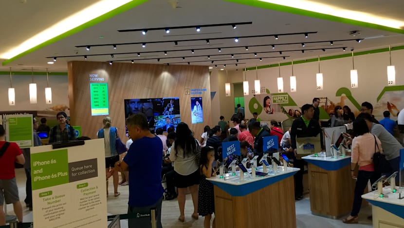 Apple fans in quest for new iPhone 6S, 6S Plus not deterred by haze