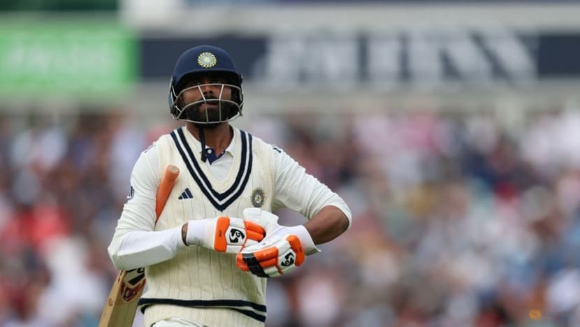 England in driving seat as India reach 204-6