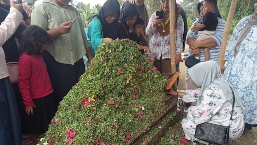 Viral makam dan rumah Nia Kurnia Sari gadis penjual gorengan jadi tempat wisata