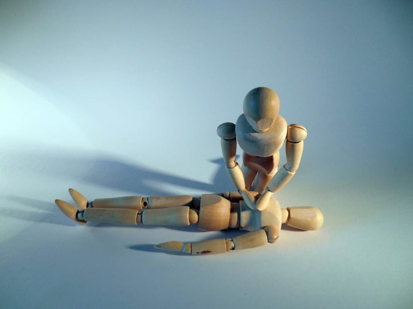 It is vital to avoid any head or neck movement of victims with suspected spinal damage.