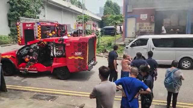 大巴窑寿板店神像区失火 一人吸入浓烟送院治疗