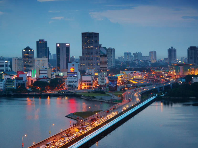 Travel insurance not needed for fully vaccinated short-term visitors crossing Singapore-Malaysia land border from Apr 1 Travel insurance not needed for fully vaccinated short-term visitors crossing Singapore-Malaysia land border from Apr 1