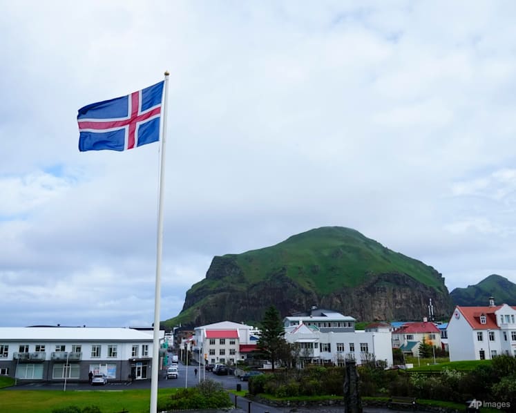 Iceland votes on whether to resume EU membership talks
