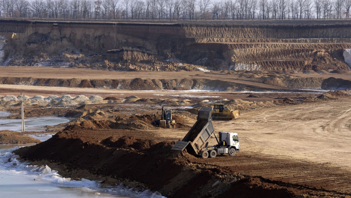 US says minerals deal will strengthen Trump in talks with Russia