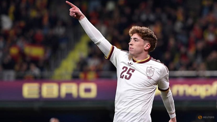 Liverpool sign Spain's World Cup forward Munoz from Osasuna