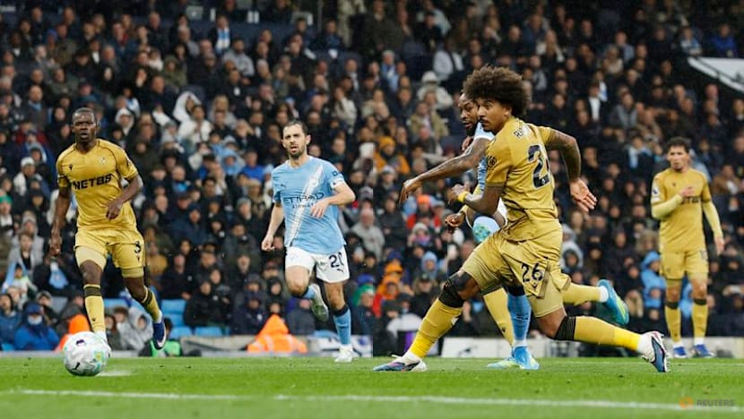 City slice Arsenal's league lead to two points with 3-0 win over Palace