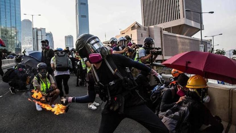 Hong Kong berfungsi kembali selepas keganasan hujung minggu