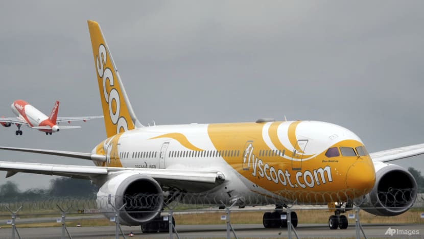 Australian man charged with making bomb threat on Scoot flight Australian man charged with making bomb threat on Scoot flight