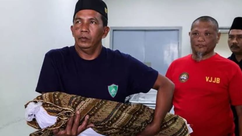 Luluh hati tahanan wanita ketika tatap wajah anak yang terkorban ekoran didera 
