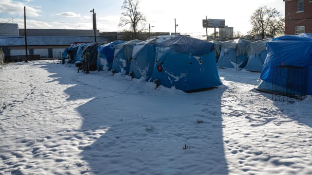美国东部暴风雪持续 34人死亡