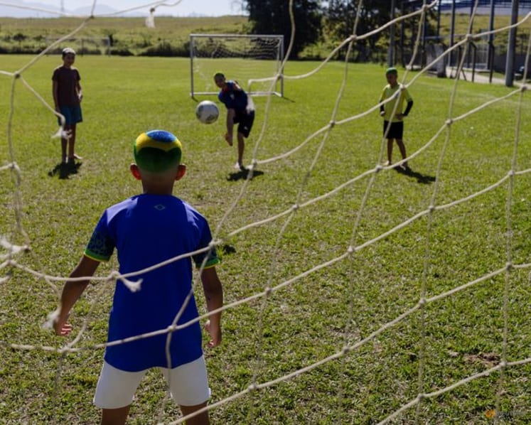 Barber shaves World Cup dreams into Brazilian fans' hair
