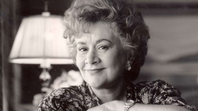 舞台与影坛成就卓越，95岁Dame Joan Plowright安详辞世，全镇为她熄灯！
