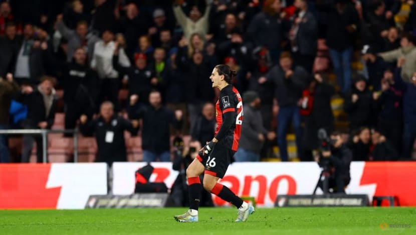 Bournemouth's Unal rescues point with superb strike against West Ham Bournemouth's Unal rescues point with superb strike against West Ham