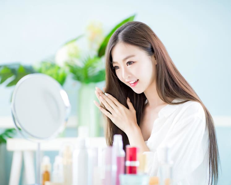 When you're too lazy to shampoo every day, here's how to keep your hair looking fresh
