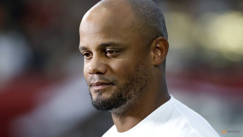 Bayern out to forget Cup blip, promoted Hamburg ready for derby against St Pauli