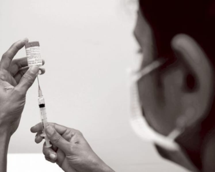 Doctors suggest free flu vaccines to boost adult immunisation rates