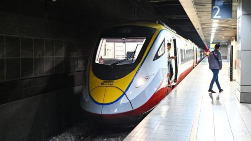 Kereta listrik baru Malaysia potong separuh waktu tempuh Johor Bahru - KL: Bisa ganti HSR? 