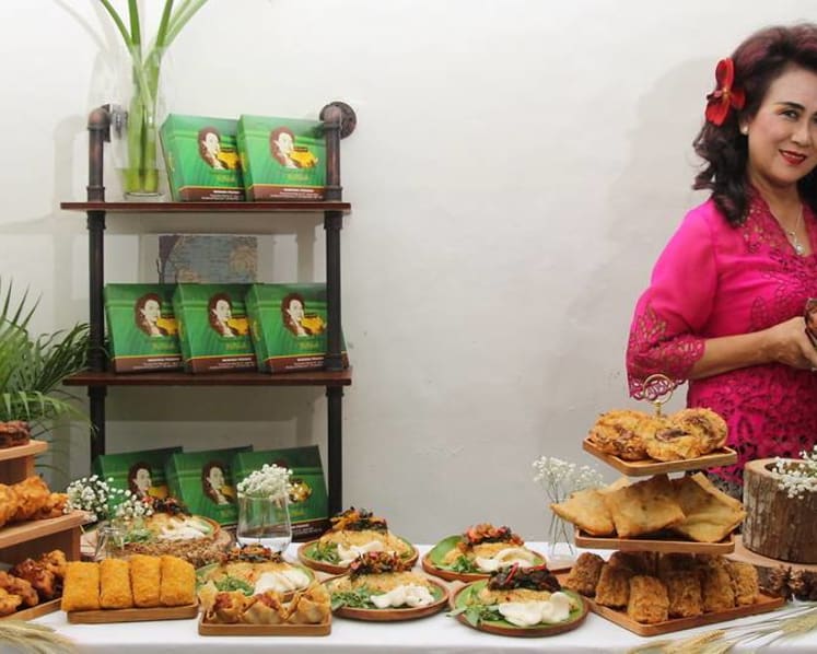A dash of honey: Jakarta's 'burnt' banana fritters a sought-after comfort food