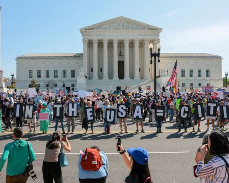 Supreme Court rejects Trump bid to restrict birthright citizenship