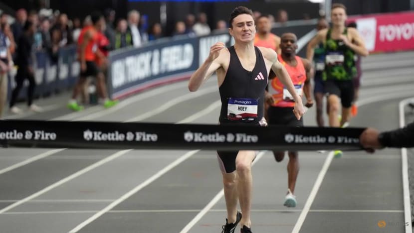 Josh Hoey sets American record in 800m final at indoor championships