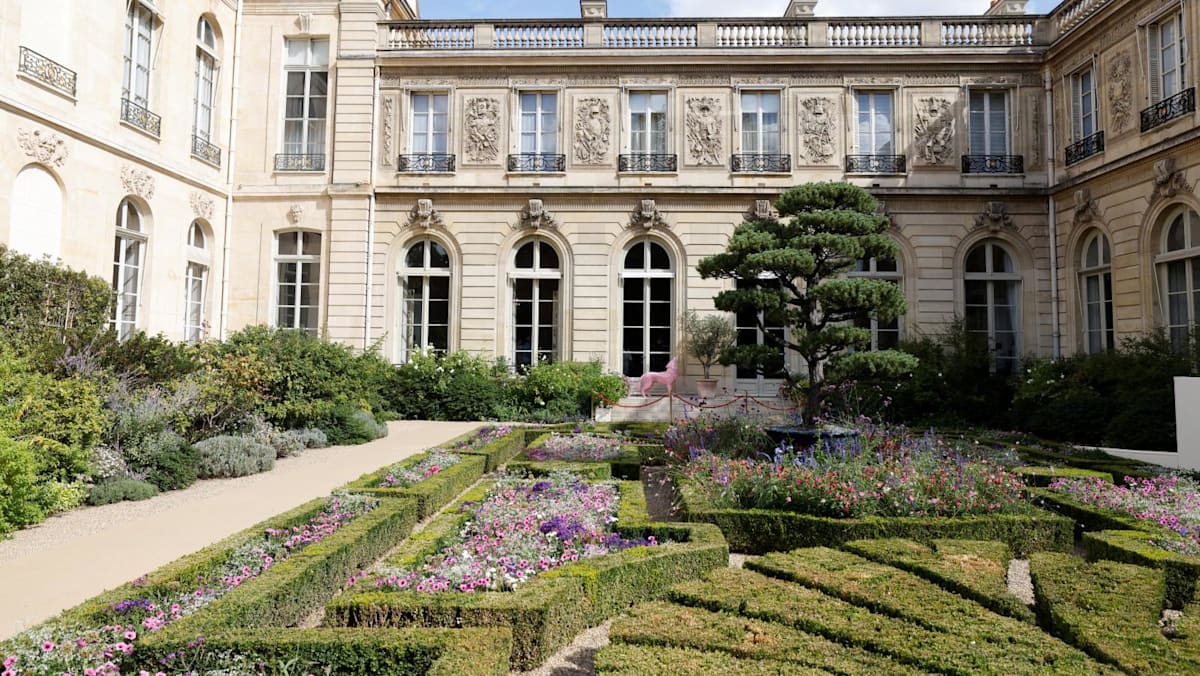 French investigators searched presidential palace in graft probe
