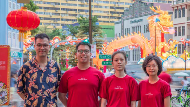 牛车水灯饰年年被吐槽 新科大学生：把负评视为学习点