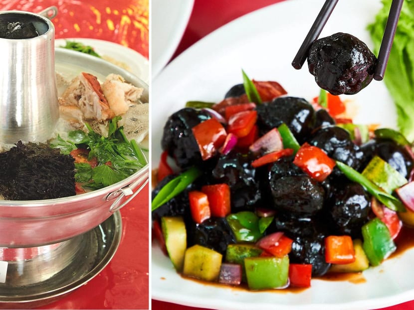 There’s delish $5 clam hor fun too.