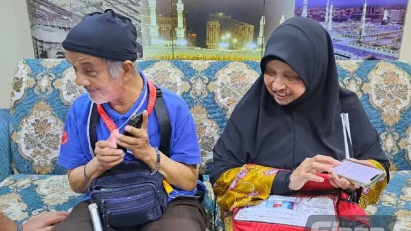 Pasangan kurang daya penglihatan berjaya tunaikan umrah 