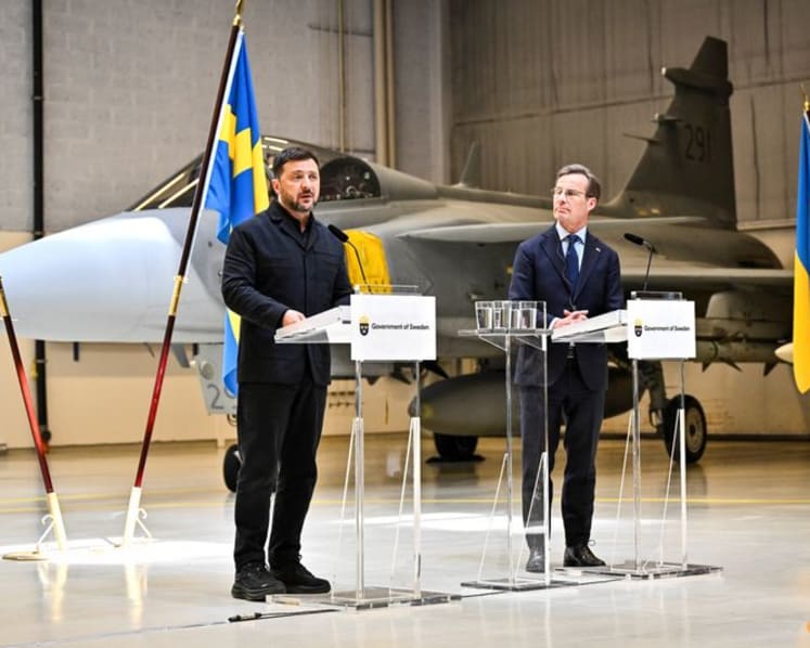 Ukraine to buy up to 20 Gripen jet fighters, Sweden to donate 16