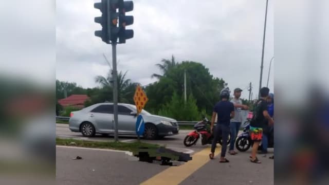 马国道路交界处交通灯失灵 骑士互不相让一对姐妹丧命 